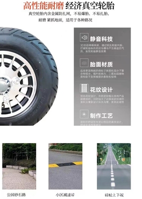 Chiếc xe đạp điện nhỏ mới mang đứa con của nó về nhà để đón trẻ em