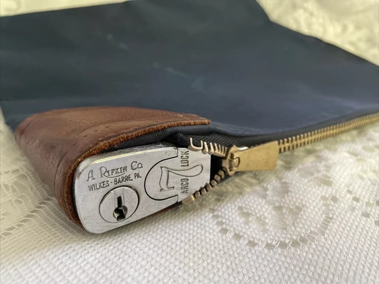 VINTAGE BANK OF AMERICA MONEY BAG LOCK BAG ID BAG BILL BILL BAG COIN BAG BANK LOCK BAG (Bạn có thể tham khảo thông tin của tôi)
