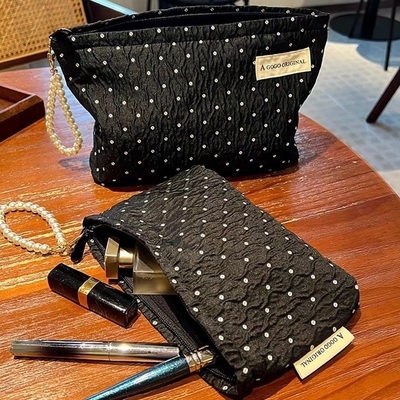 Polka DOT ĐEN ĐUỐT VÀO VÀO VÀO VÀO VÀO VÀO VÀO VÀO VÀO VÀO VÀO