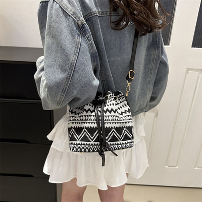NEW CHINESE NATIONAL WIND ARMIPIT BUCKET BAG SIMPLE FASHION TREND SUMMER NEW LINEN STYLE HIGH-GRADE SENSE SINGLE SHOULDER (Tạm dịch: Một vai duy nhất)