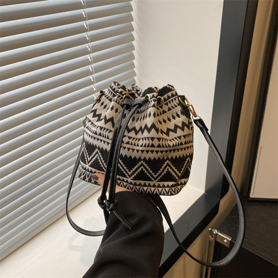 NEW CHINESE NATIONAL WIND ARMIPIT BUCKET BAG SIMPLE FASHION TREND SUMMER NEW LINEN STYLE HIGH-GRADE SENSE SINGLE SHOULDER (Tạm dịch: Một vai duy nhất)