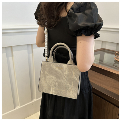 VINTAGE CHIC TEXTURED LETTER TOTE BAG BAG VINHA 2024 NEW LARGE CAPITY FASHION HANDBAG CÔNG BÁO BÁO BÁO BÁO