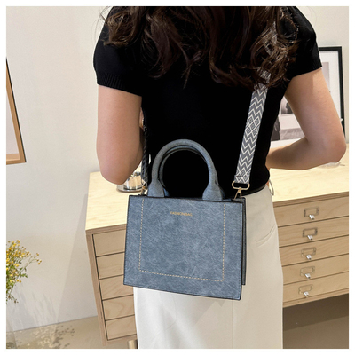 VINTAGE CHIC TEXTURED LETTER TOTE BAG BAG VINHA 2024 NEW LARGE CAPITY FASHION HANDBAG CÔNG BÁO BÁO BÁO BÁO
