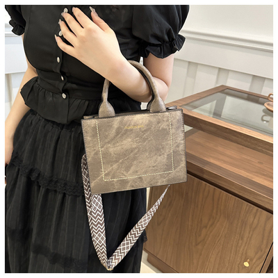 VINTAGE CHIC TEXTURED LETTER TOTE BAG BAG VINHA 2024 NEW LARGE CAPITY FASHION HANDBAG CÔNG BÁO BÁO BÁO BÁO