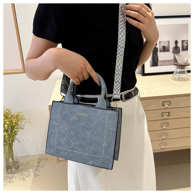 VINTAGE CHIC TEXTURED LETTER TOTE BAG BAG VINHA 2024 NEW LARGE CAPITY FASHION HANDBAG CÔNG BÁO BÁO BÁO BÁO