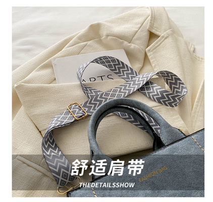 VINTAGE CHIC TEXTURED LETTER TOTE BAG BAG VINHA 2024 NEW LARGE CAPITY FASHION HANDBAG CÔNG BÁO BÁO BÁO BÁO