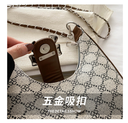 Vài chiếc túi xách dưới cánh tay Vài chiếc túi xách phụ nữ mùa xuân và mùa hè Vài cái túi xách vai tất cả trong một Vài cái túi xách trăng dương