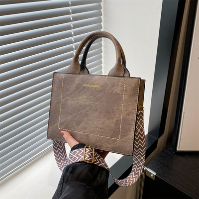 VINTAGE CHIC TEXTURED LETTER TOTE BAG BAG VINHA 2024 NEW LARGE CAPITY FASHION HANDBAG CÔNG BÁO BÁO BÁO BÁO