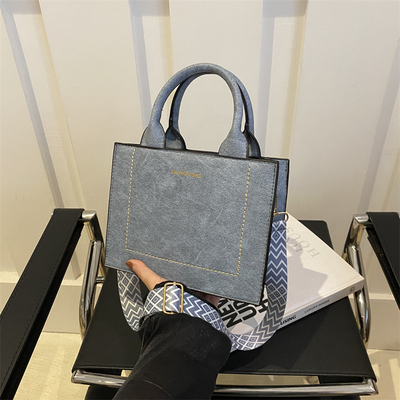 VINTAGE CHIC TEXTURED LETTER TOTE BAG BAG VINHA 2024 NEW LARGE CAPITY FASHION HANDBAG CÔNG BÁO BÁO BÁO BÁO