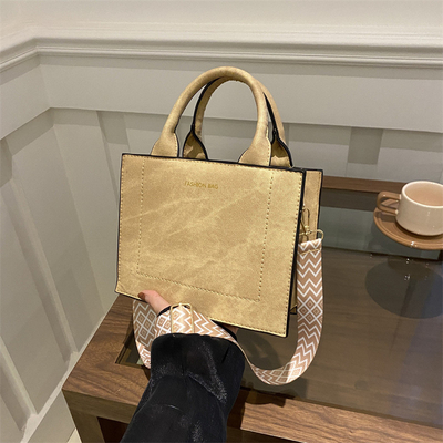 VINTAGE CHIC TEXTURED LETTER TOTE BAG BAG VINHA 2024 NEW LARGE CAPITY FASHION HANDBAG CÔNG BÁO BÁO BÁO BÁO