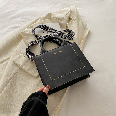VINTAGE CHIC TEXTURED LETTER TOTE BAG BAG VINHA 2024 NEW LARGE CAPITY FASHION HANDBAG CÔNG BÁO BÁO BÁO BÁO