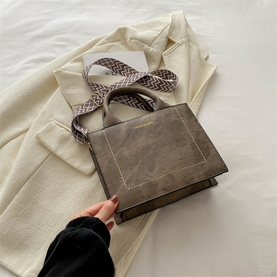 VINTAGE CHIC TEXTURED LETTER TOTE BAG BAG VINHA 2024 NEW LARGE CAPITY FASHION HANDBAG CÔNG BÁO BÁO BÁO BÁO