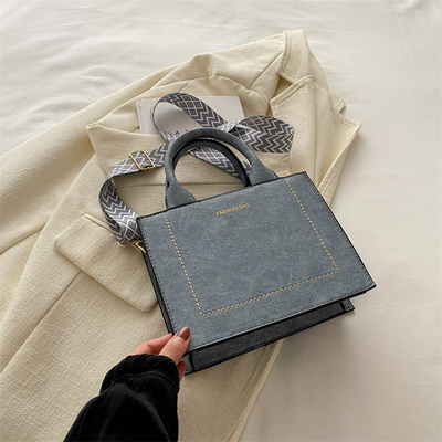 VINTAGE CHIC TEXTURED LETTER TOTE BAG BAG VINHA 2024 NEW LARGE CAPITY FASHION HANDBAG CÔNG BÁO BÁO BÁO BÁO
