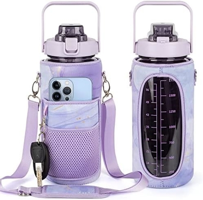 chai nước nửa gallon với tay áo chai nước đầy cảm hứng với rơm và dấu thời gian,