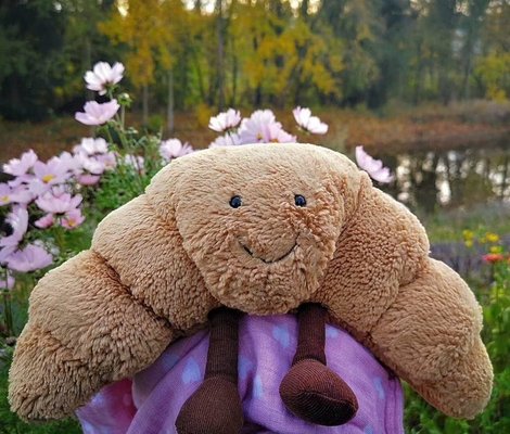 Đánh nặng 9 inch Croissant Plush Cute Smile Croissant Bánh gối Đặt đầy động vật Đồ ăn mềm buồn cười