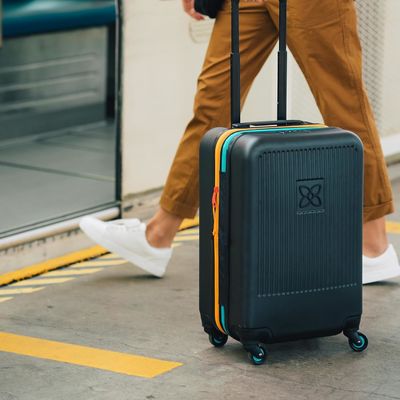 Vali bền với lưới chống va đập bên ngoài, bảng nén và dây đai nén được thiết kế cho chuyến đi không rắc rối