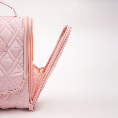 Pink Makeup Bag được chế tạo bằng vật liệu chất lượng cao và tập trung vào chức năng.