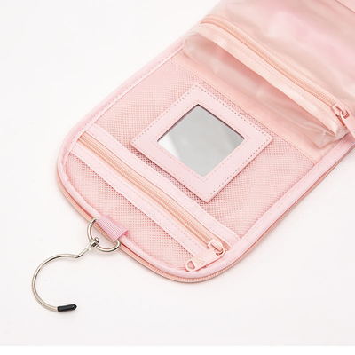 Pink Makeup Bag được chế tạo bằng vật liệu chất lượng cao và tập trung vào chức năng.