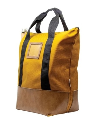 Locking Heavy Duty Courier Bag được làm theo yêu cầu Locking Heavy Duty Courier Bag được tạo ra để đảm bảo an ninh tối đa! Lý tưởng để di chuyển tài liệu cá nhân, tiền mặt, séc, thư v.v. trong một nơi an toàn