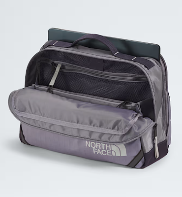 Túi ba lô chống thấm nước được làm từ vật liệu Ripstop nylon tái chế với tay cầm có đệm phía trên và dây kéo YKK dễ dàng